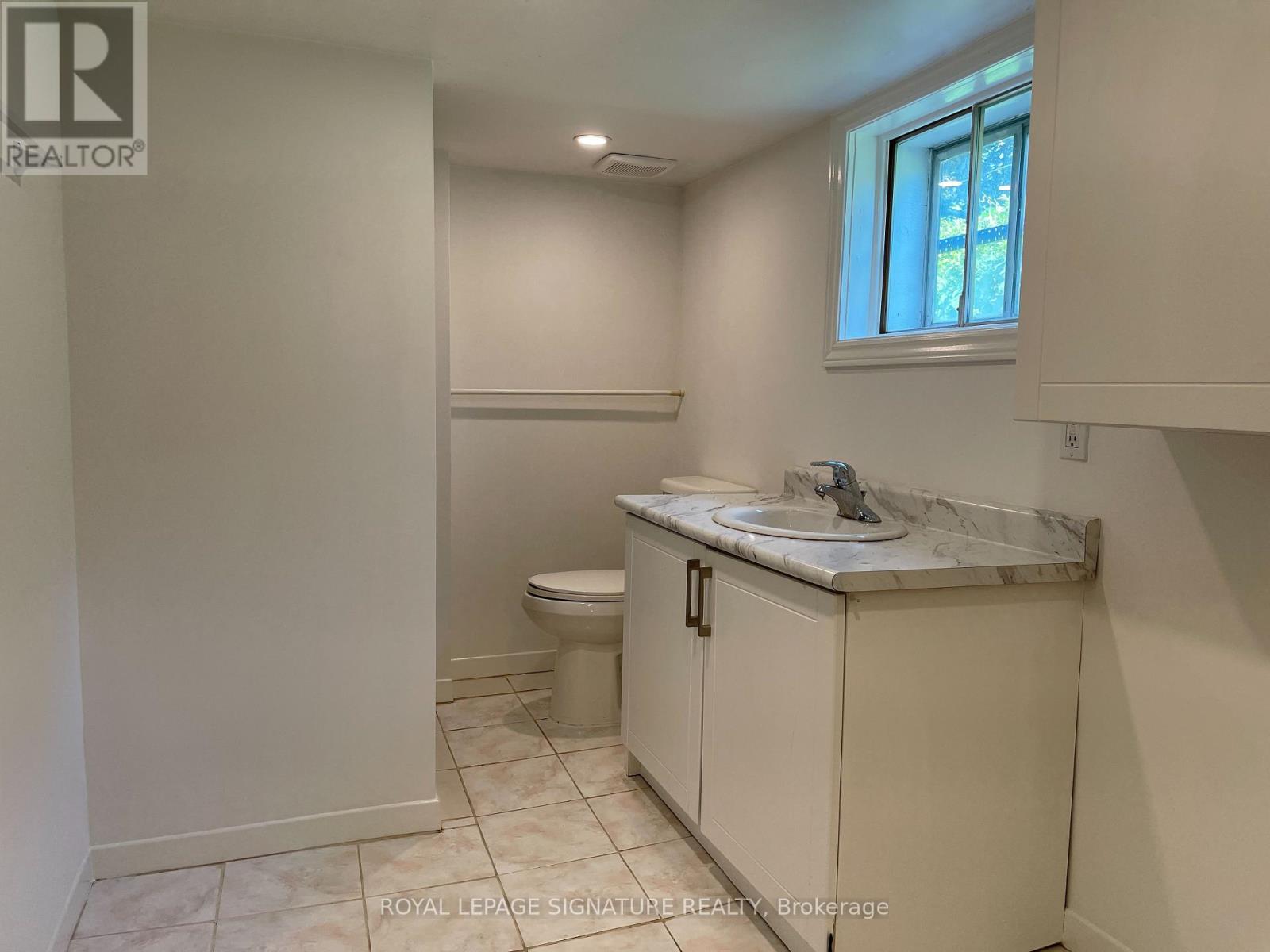 Bsmt - 24 Weymouth Avenue, Toronto, Ontario  M4C 1R7 - Photo 9 - E13736884