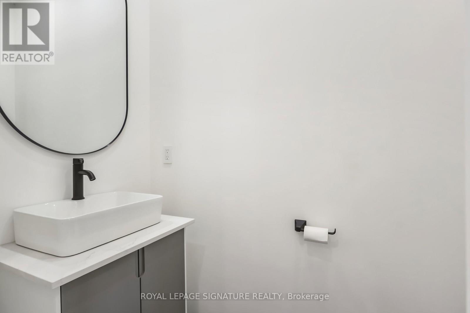 Upper - 43a Cummings Street, Toronto, Ontario  M4M 1M9 - Photo 17 - E13736926