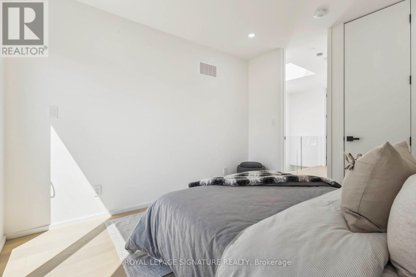Upper - 43a Cummings Street, Toronto, Ontario  M4M 1M9 - Photo 30 - E13736926