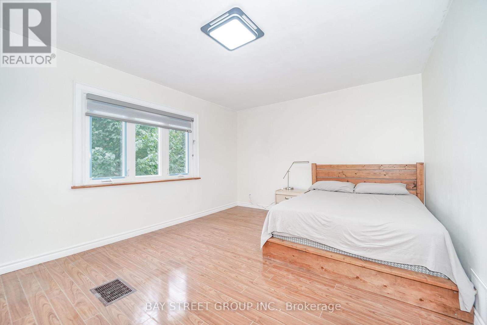 54 Thyra Avenue, Toronto, Ontario  M4C 5G5 - Photo 11 - E13736996