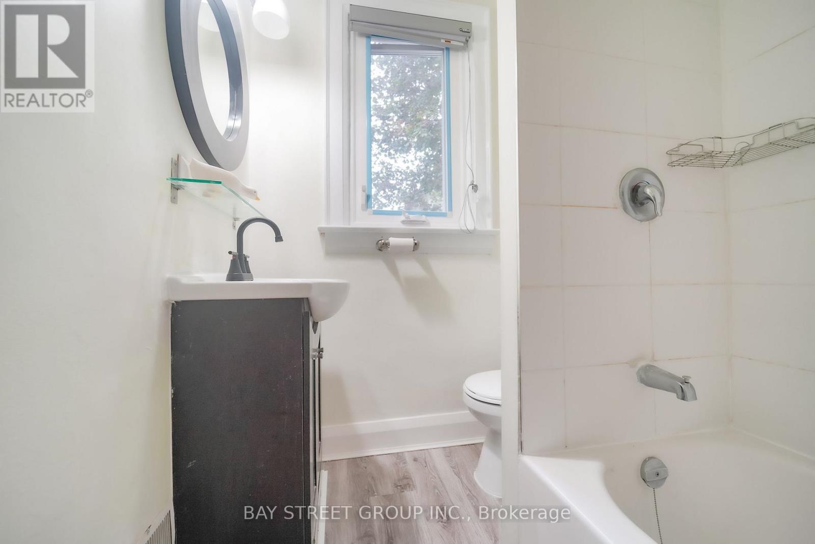 54 Thyra Avenue, Toronto, Ontario  M4C 5G5 - Photo 22 - E13736996