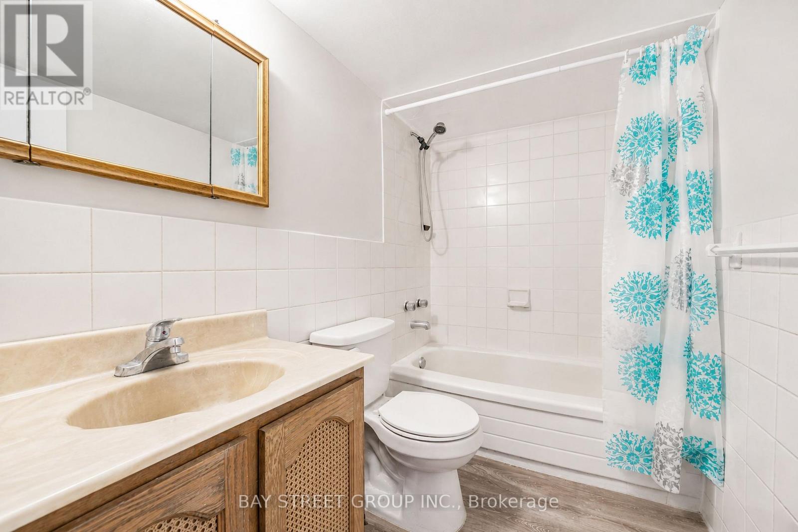 54 Thyra Avenue, Toronto, Ontario  M4C 5G5 - Photo 23 - E13736996