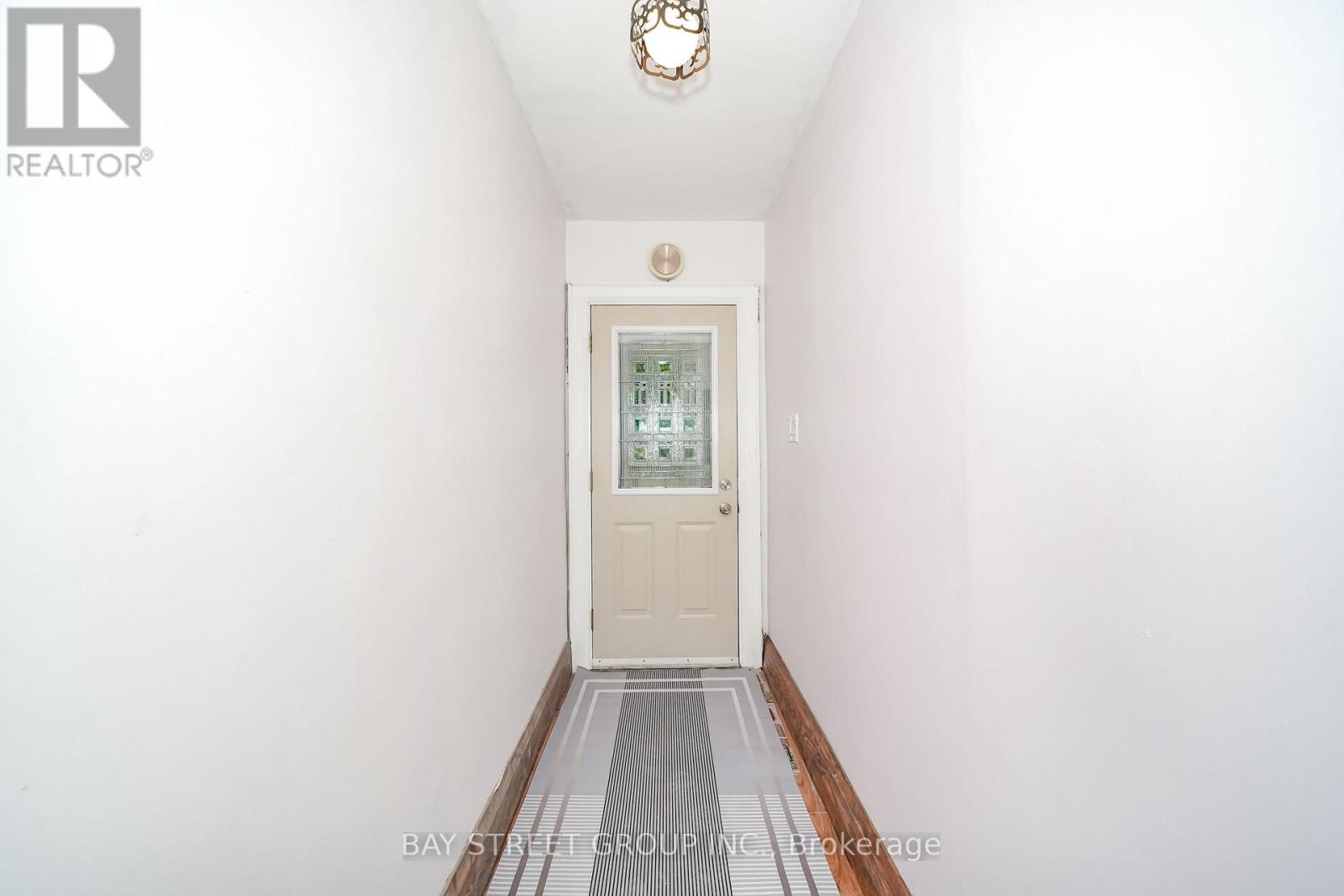 54 Thyra Avenue, Toronto, Ontario  M4C 5G5 - Photo 3 - E13736996