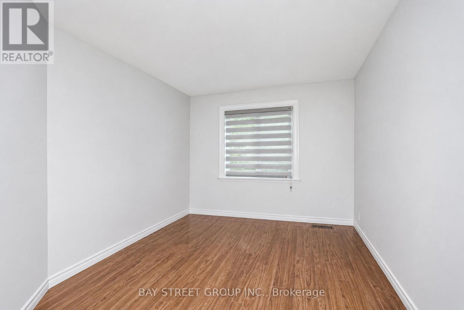 54 Thyra Avenue, Toronto, Ontario  M4C 5G5 - Photo 4 - E13736996