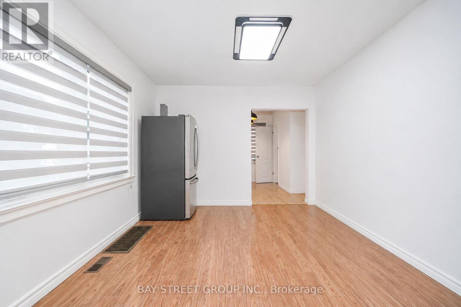 54 Thyra Avenue, Toronto, Ontario  M4C 5G5 - Photo 7 - E13736996