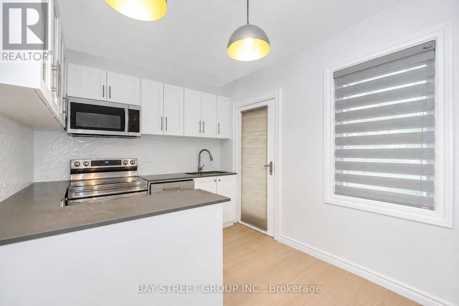 54 Thyra Avenue, Toronto, Ontario  M4C 5G5 - Photo 9 - E13736996