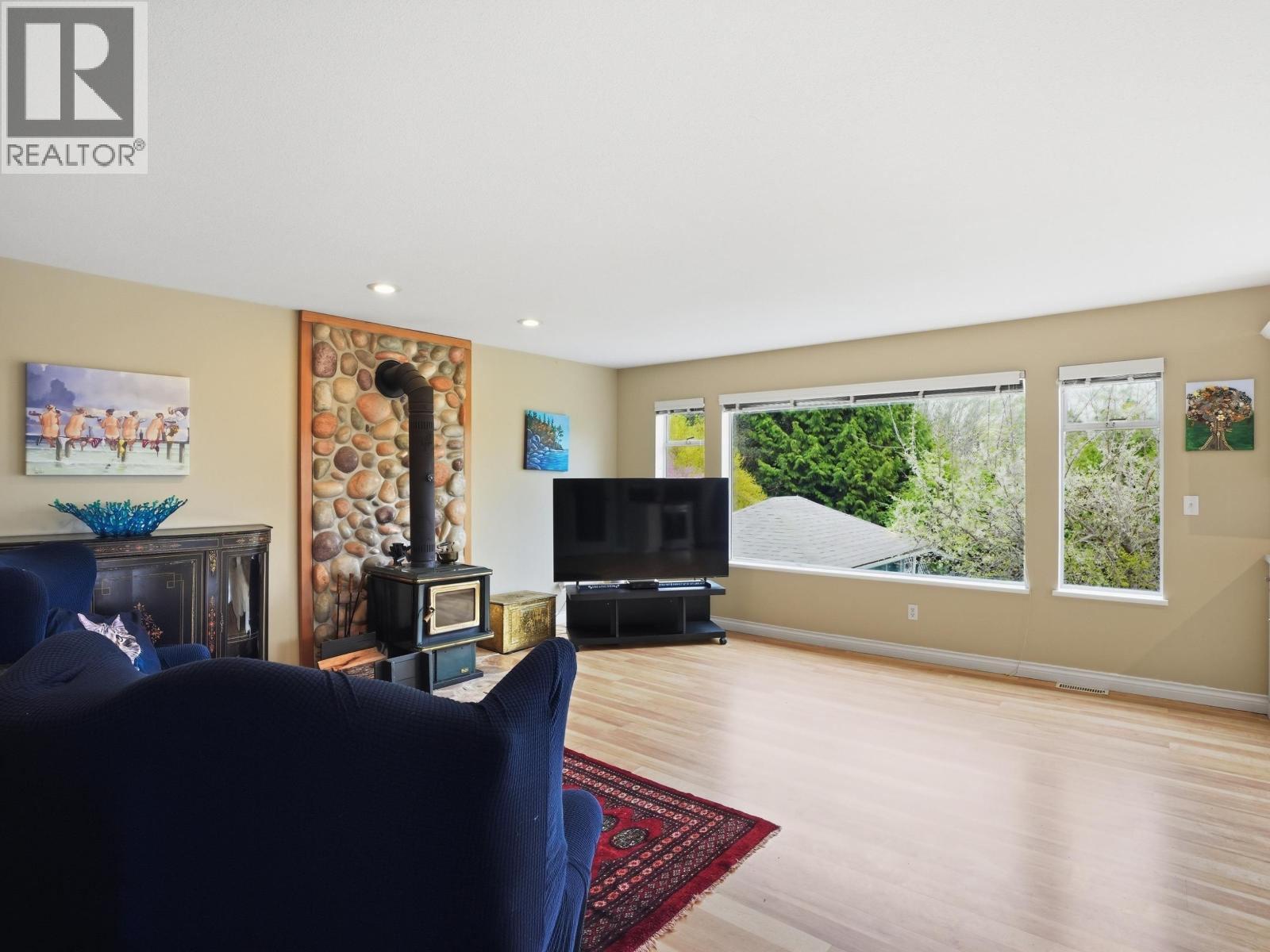 1481 Shaughnessy Place, Gibsons, British Columbia  V0N 1V5 - Photo 13 - R3160763