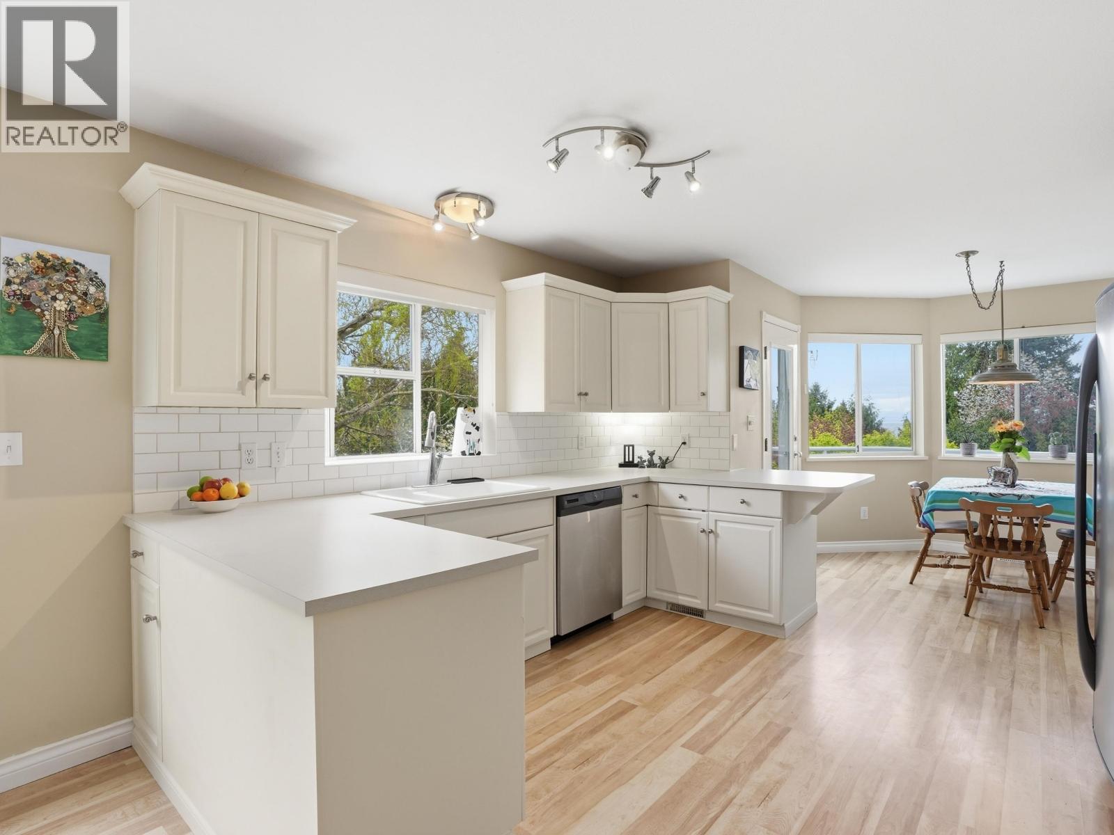 1481 Shaughnessy Place, Gibsons, British Columbia  V0N 1V5 - Photo 15 - R3160763