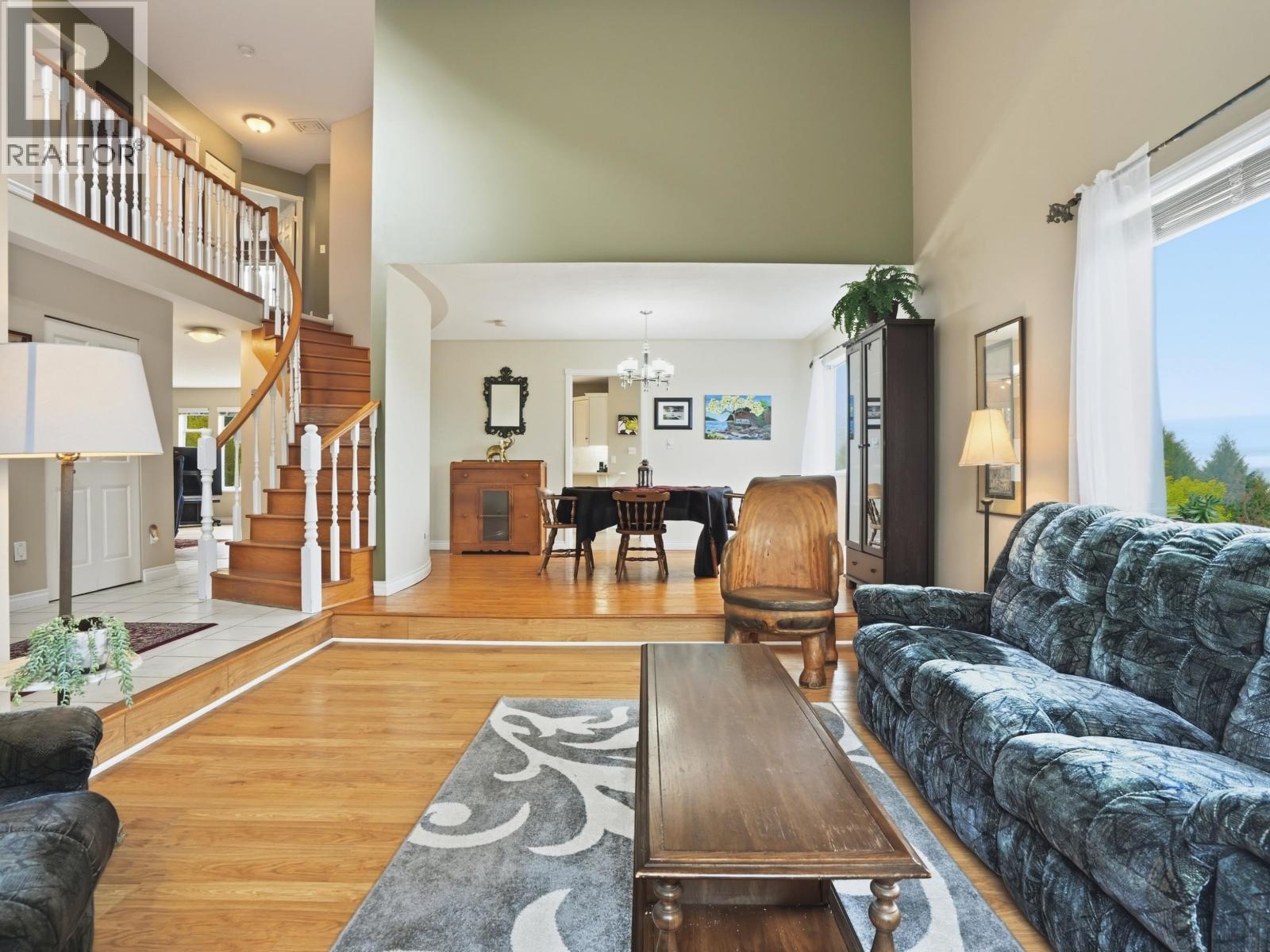 1481 Shaughnessy Place, Gibsons, British Columbia  V0N 1V5 - Photo 3 - R3160763