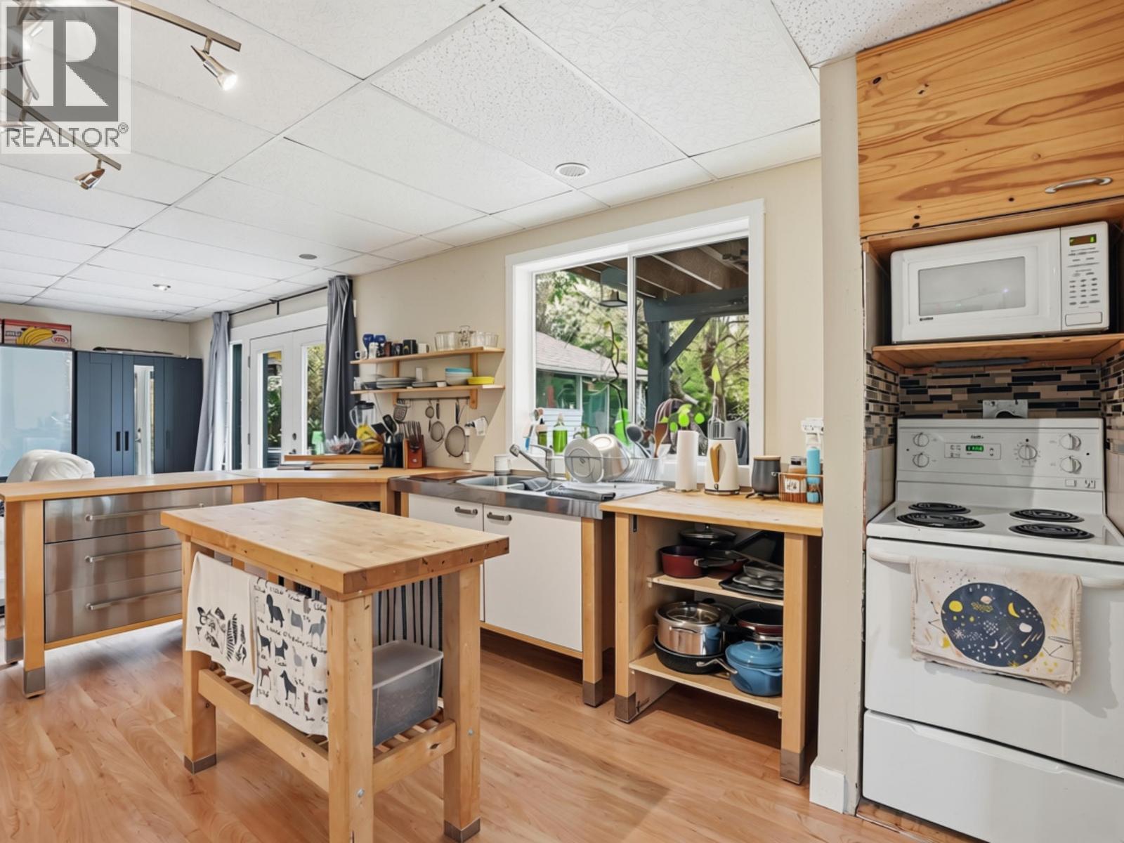 1481 Shaughnessy Place, Gibsons, British Columbia  V0N 1V5 - Photo 30 - R3160763