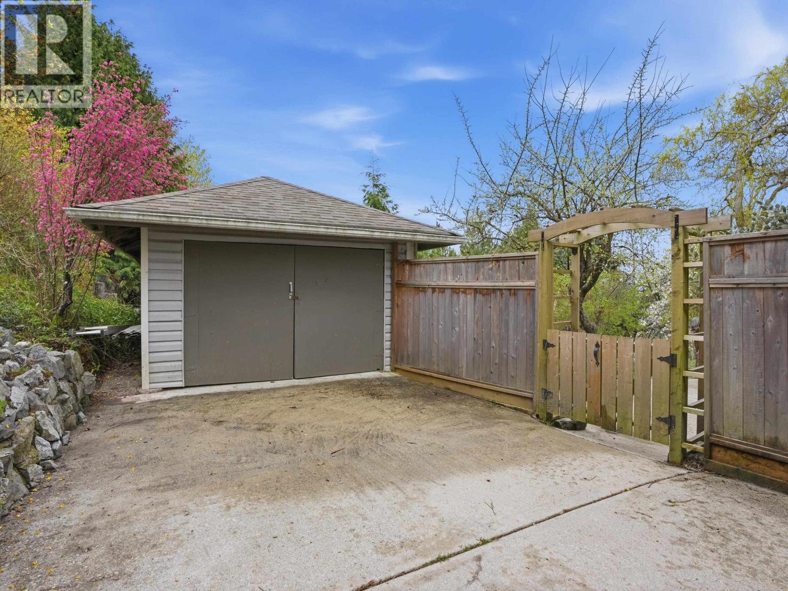 1481 Shaughnessy Place, Gibsons, British Columbia  V0N 1V5 - Photo 38 - R3160763