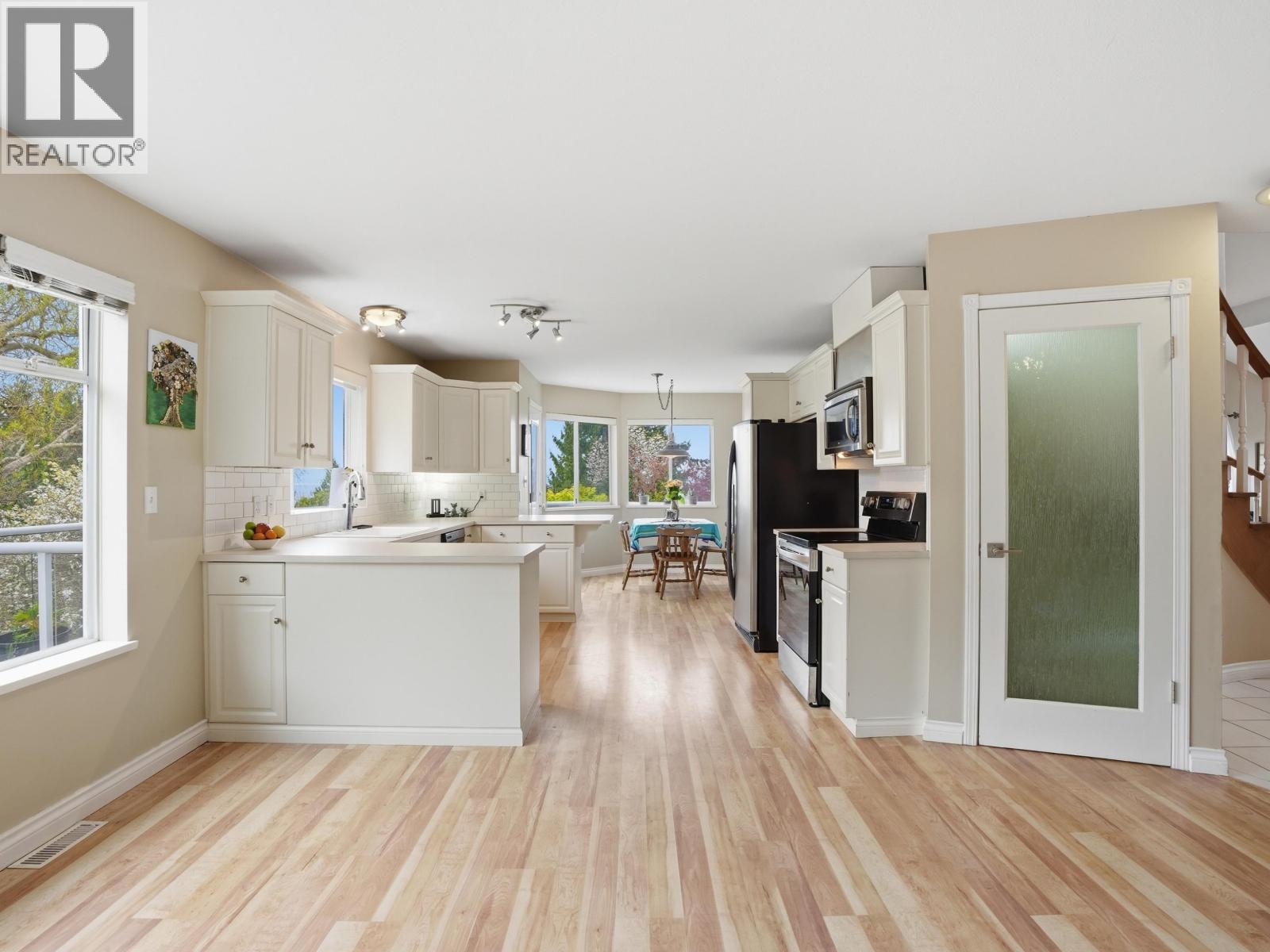 1481 Shaughnessy Place, Gibsons, British Columbia  V0N 1V5 - Photo 5 - R3160763