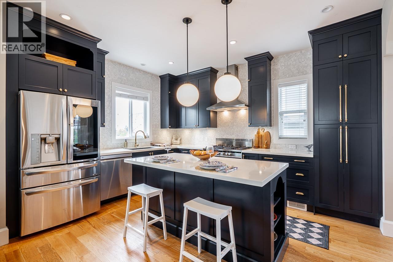 457 E 11TH STREET, north vancouver, British Columbia