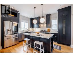 457 E 11TH STREET, North Vancouver, British Columbia