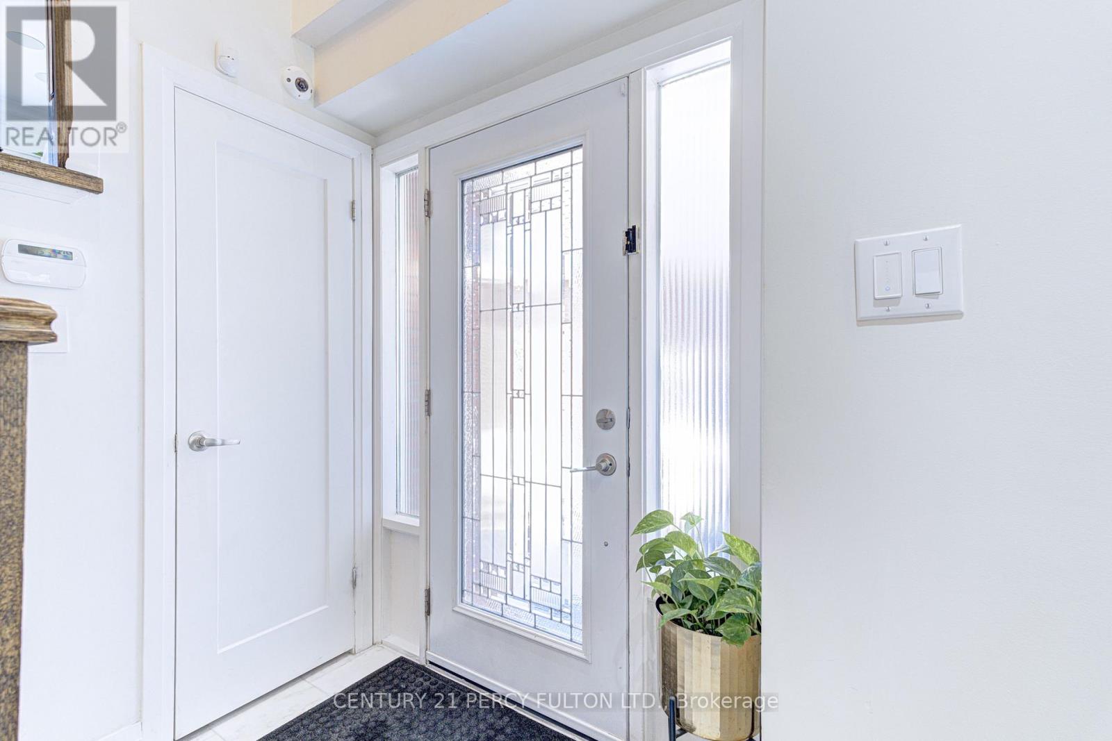 109 Woodcroft Lane, Vaughan, Ontario  L4L 6T2 - Photo 5 - N13736872
