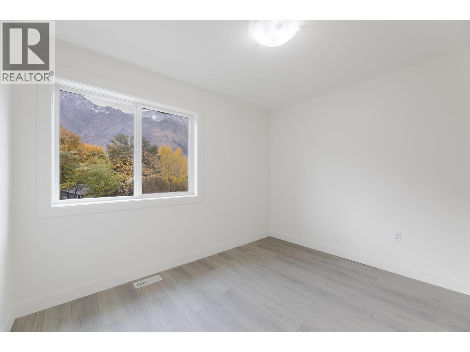 396 11th Avenue, Keremeos, British Columbia  V0X 1N3 - Photo 30 - 10399426