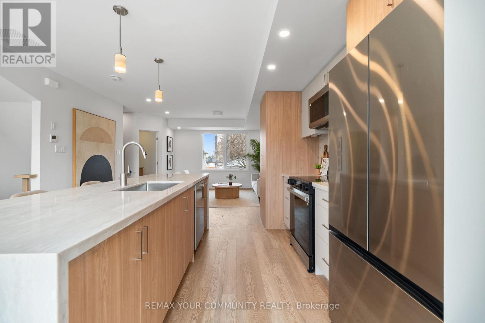 3 - 34 Poplar Avenue, Toronto, Ontario  M9B 3R4 - Photo 3 - W13736904