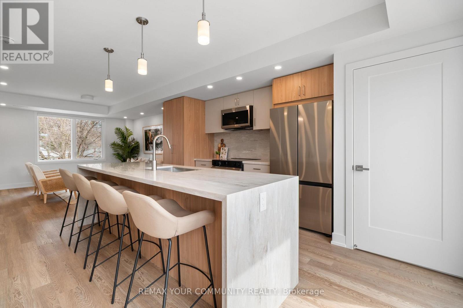 3 - 34 Poplar Avenue, Toronto, Ontario  M9B 3R4 - Photo 4 - W13736904