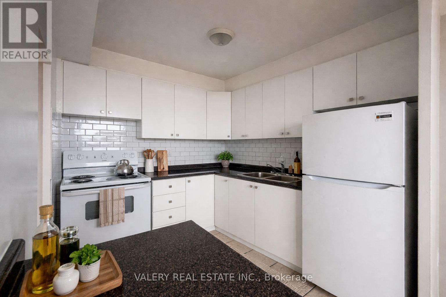 100 - 890 Jane Street, Toronto, Ontario  M6N 4C3 - Photo 2 - W13736918