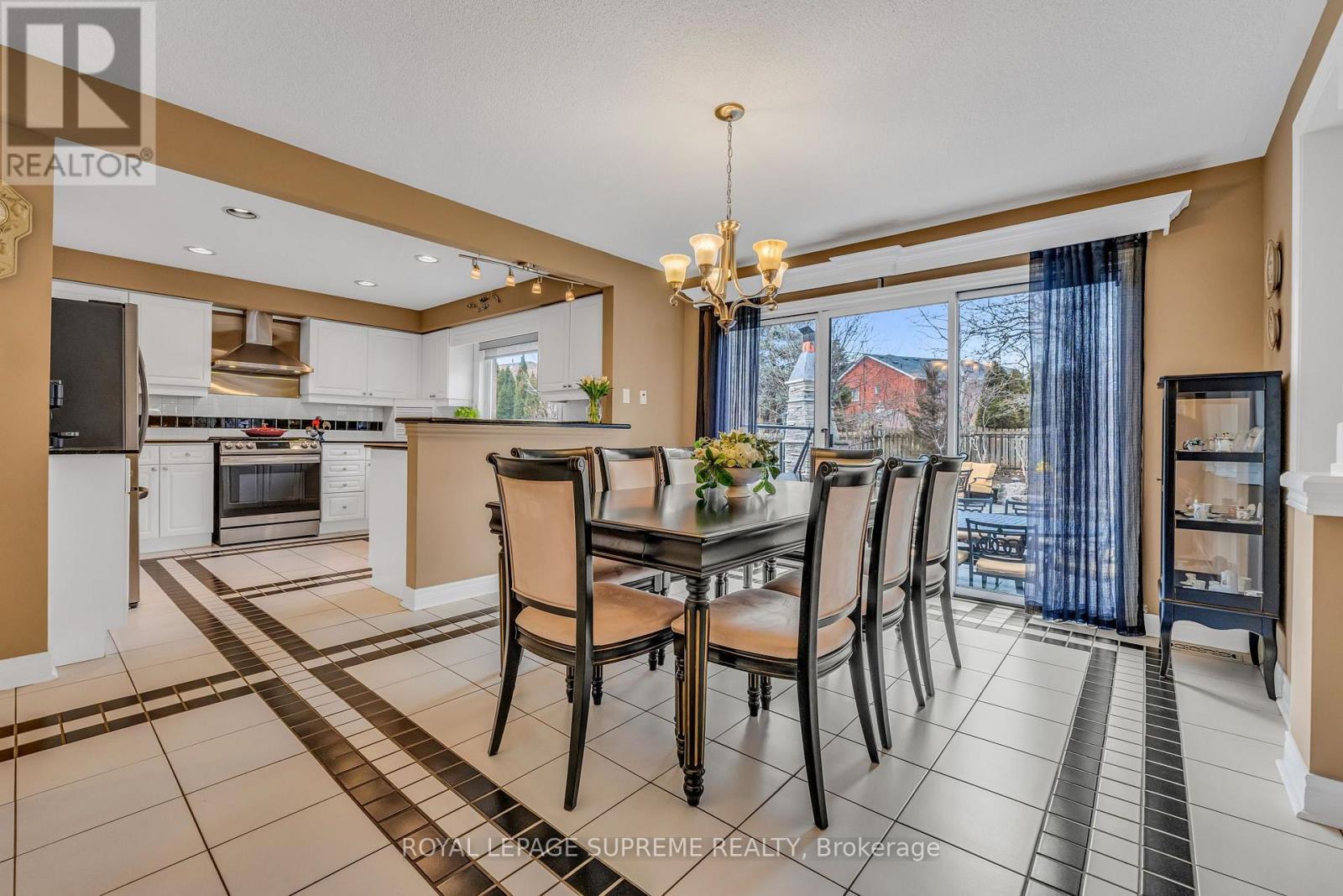 2819 Duncairn Drive, Mississauga, Ontario  L5M 5C6 - Photo 11 - W13736966