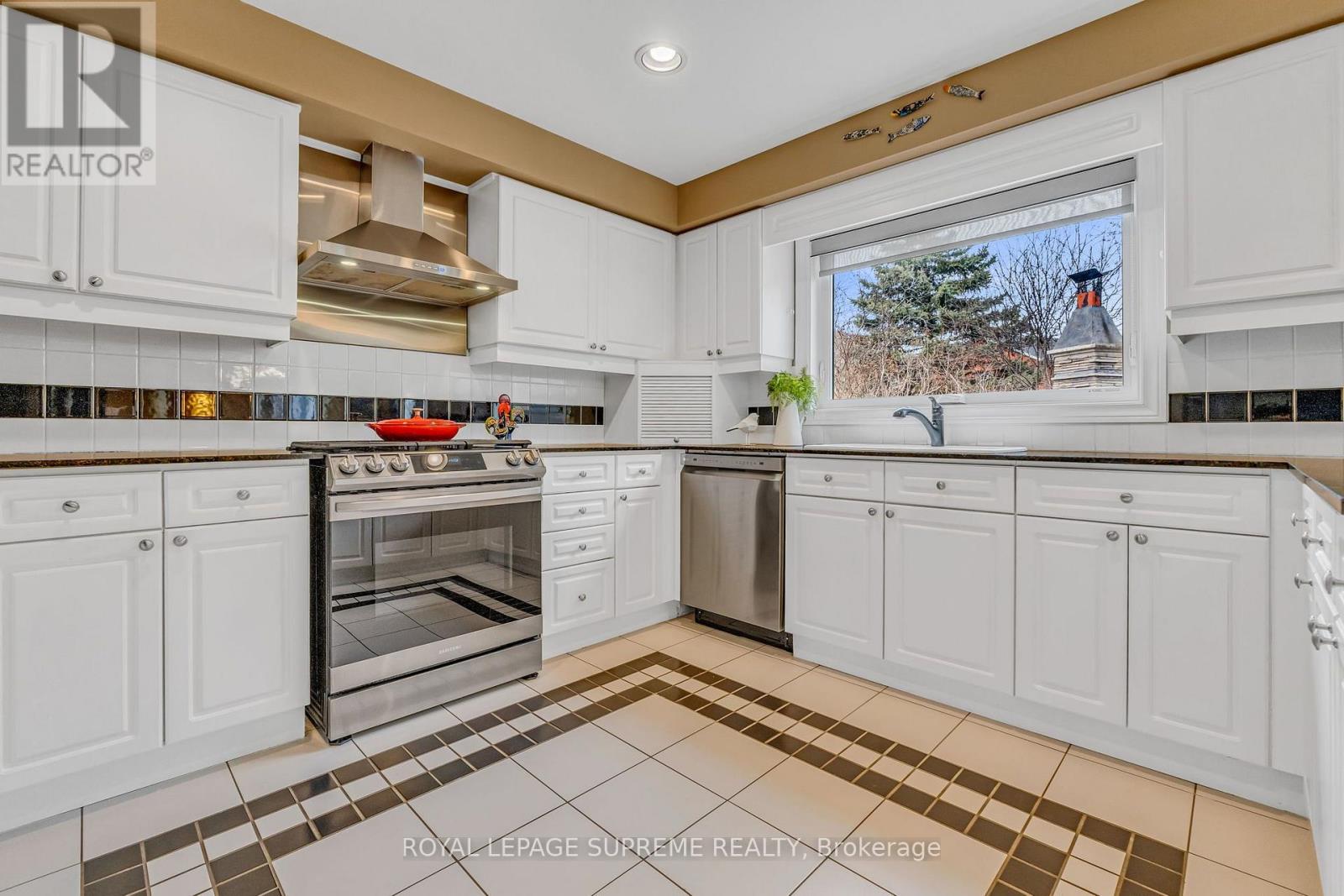 2819 Duncairn Drive, Mississauga, Ontario  L5M 5C6 - Photo 12 - W13736966