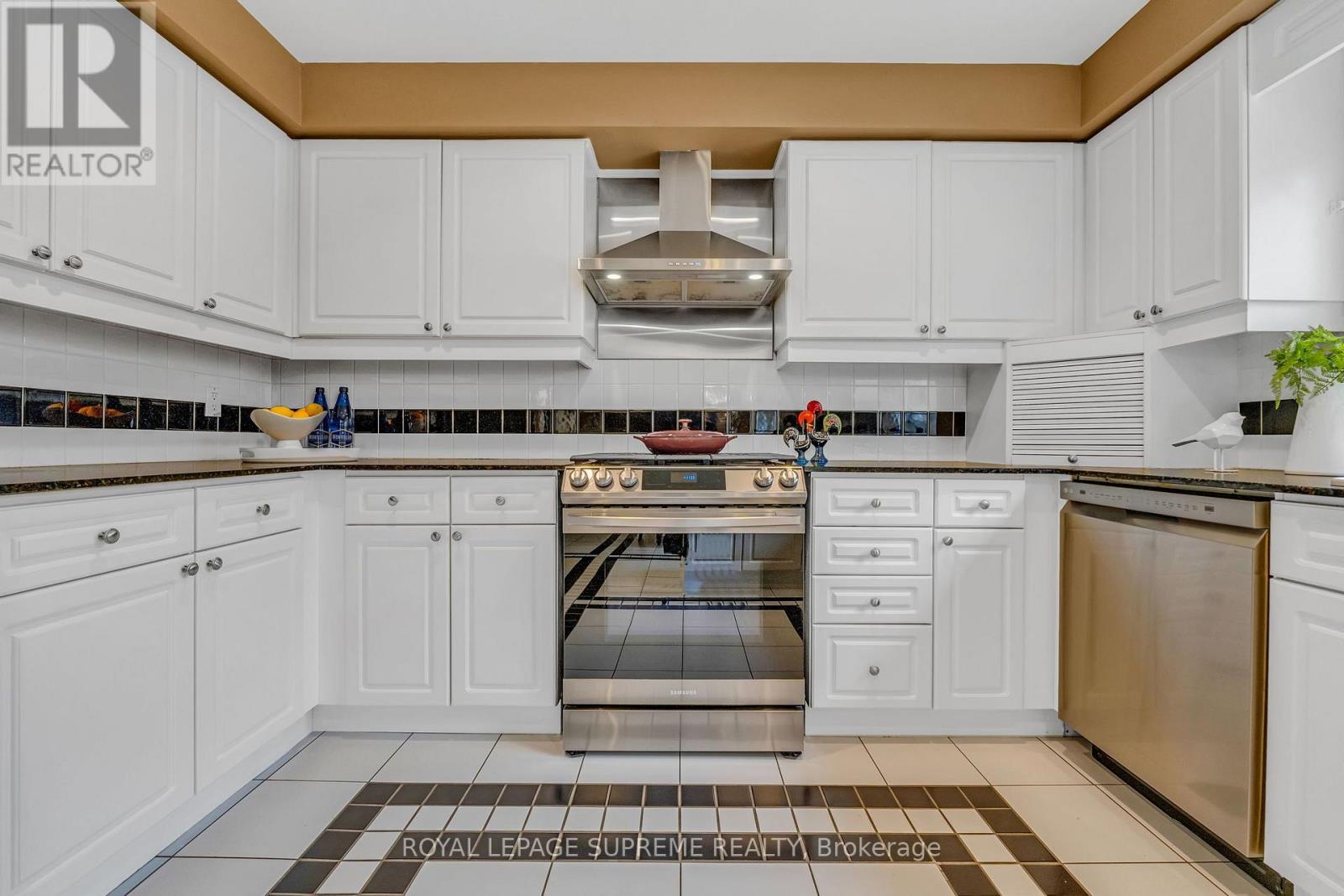 2819 Duncairn Drive, Mississauga, Ontario  L5M 5C6 - Photo 13 - W13736966