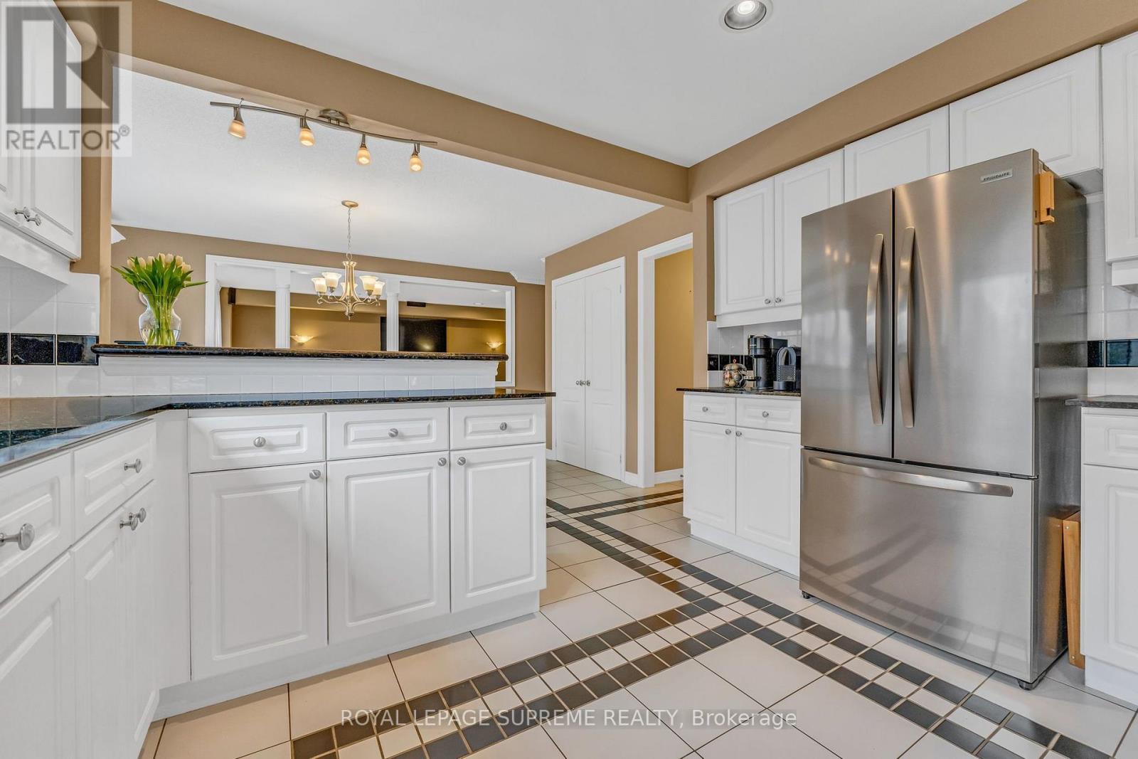 2819 Duncairn Drive, Mississauga, Ontario  L5M 5C6 - Photo 14 - W13736966