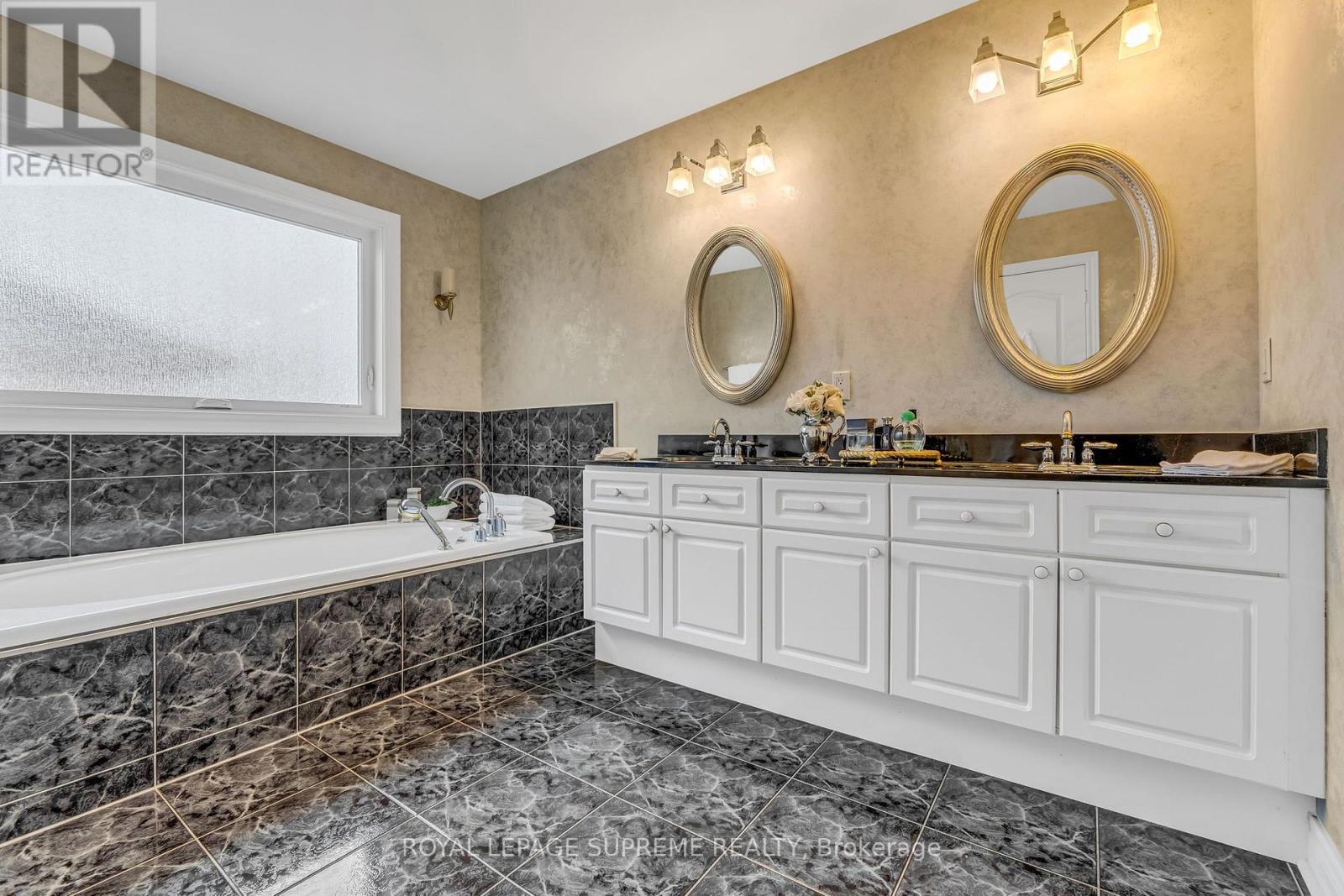 2819 Duncairn Drive, Mississauga, Ontario  L5M 5C6 - Photo 20 - W13736966