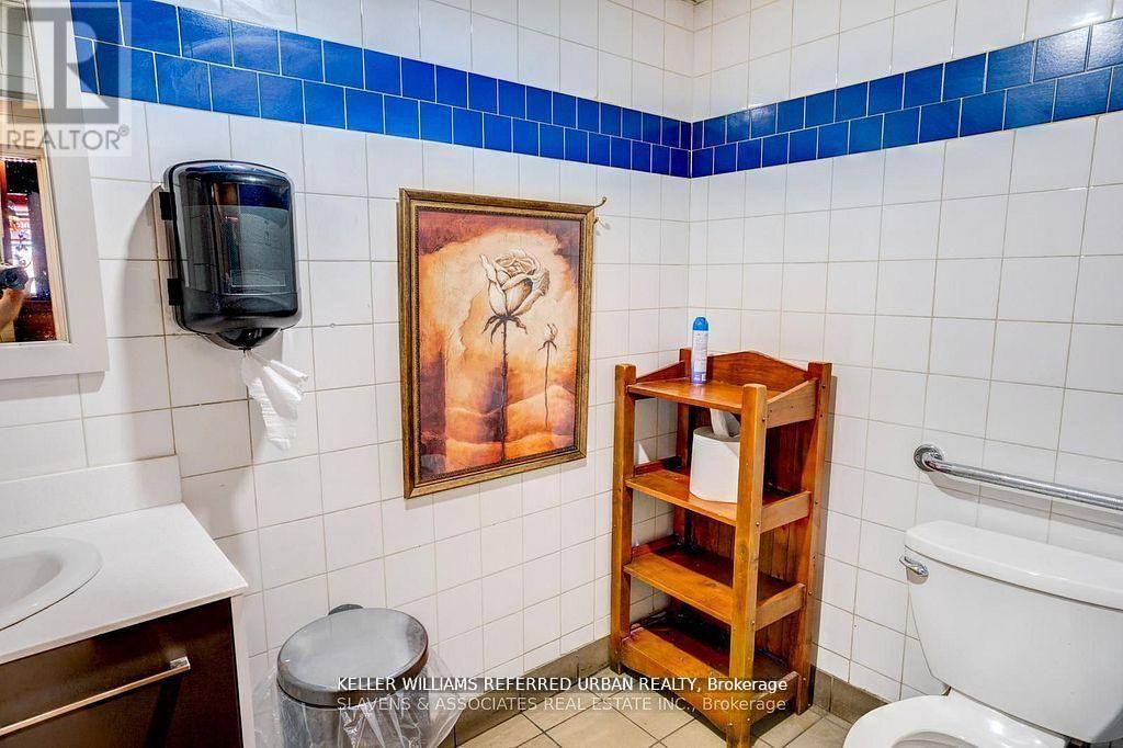 165 Roncesvalles Avenue, Toronto, Ontario  M6R 2L3 - Photo 5 - W13737000