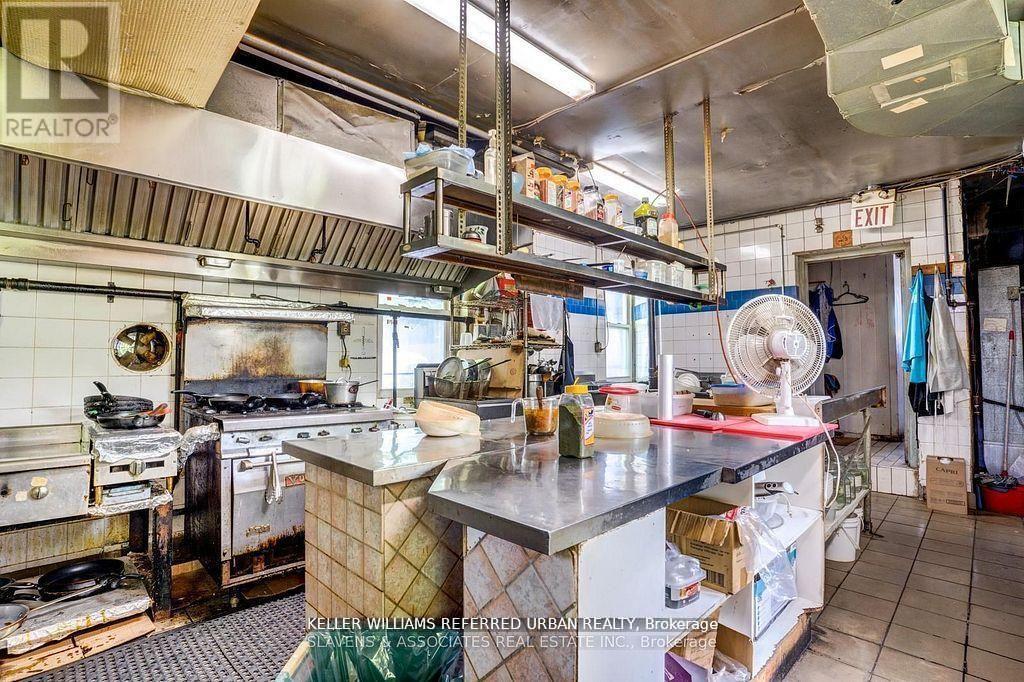 165 Roncesvalles Avenue, Toronto, Ontario  M6R 2L3 - Photo 7 - W13737000