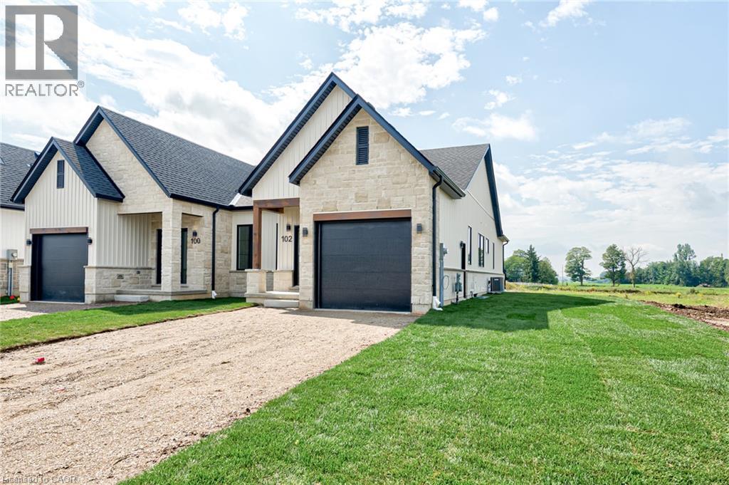 102 Clayton Street, Mitchell, Ontario  N0K 1N0 - Photo 2 - 40859998