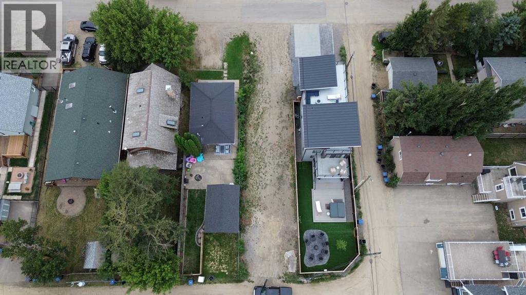 5017 42 Street, Sylvan Lake, Alberta  T4S 1B9 - Photo 3 - A2335090