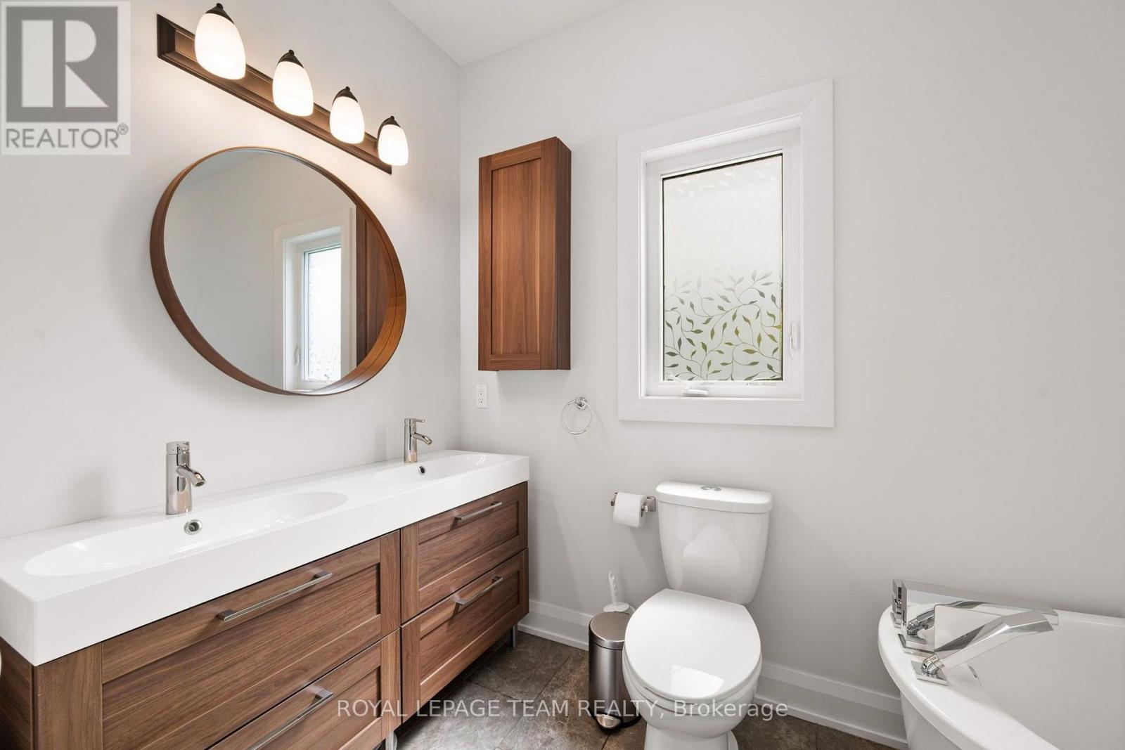 481 Lancaster Lane, North Dundas, Ontario K0C 2K0 - Photo 25 - X13737050