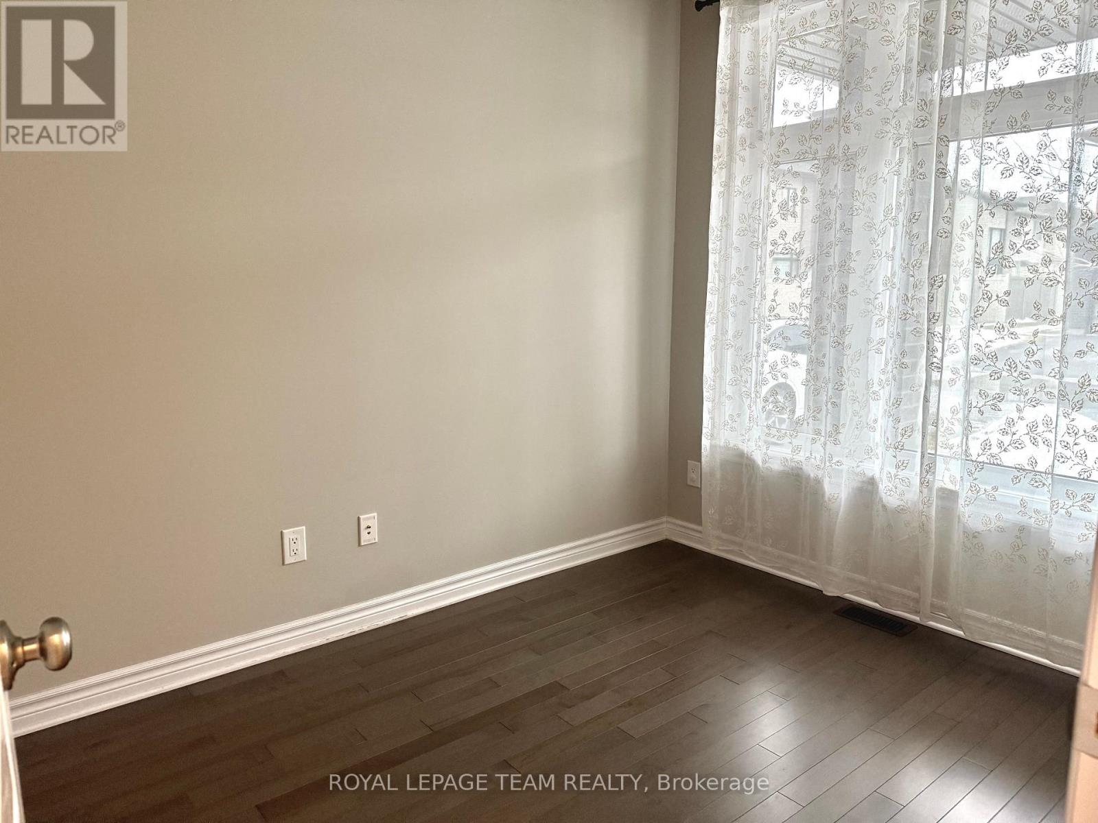82 Warrior Street, Ottawa, Ontario K2V 0M2 - Photo 3 - X13737100