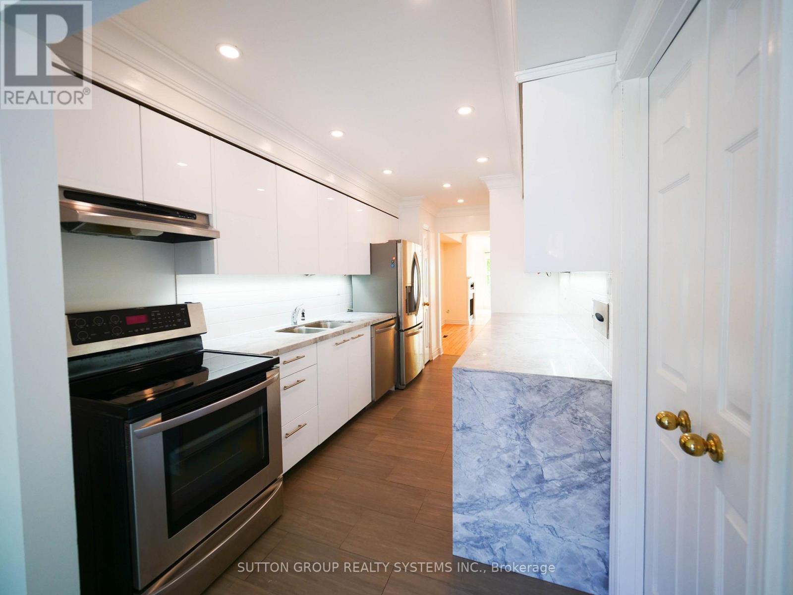 45 Soho Square, Toronto, Ontario  M5T 2Z2 - Photo 2 - C13737108