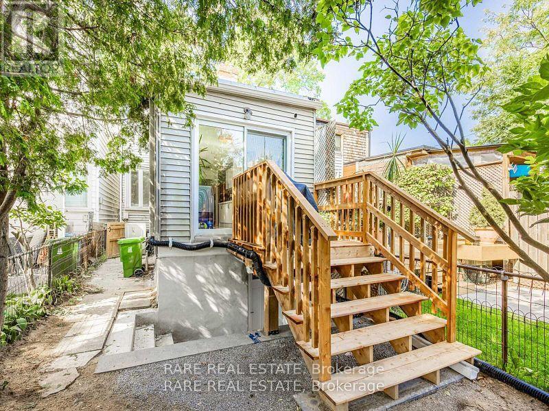 Lower - 727 Rhodes Avenue, Toronto, Ontario  M4J 4X5 - Photo 2 - E13737158