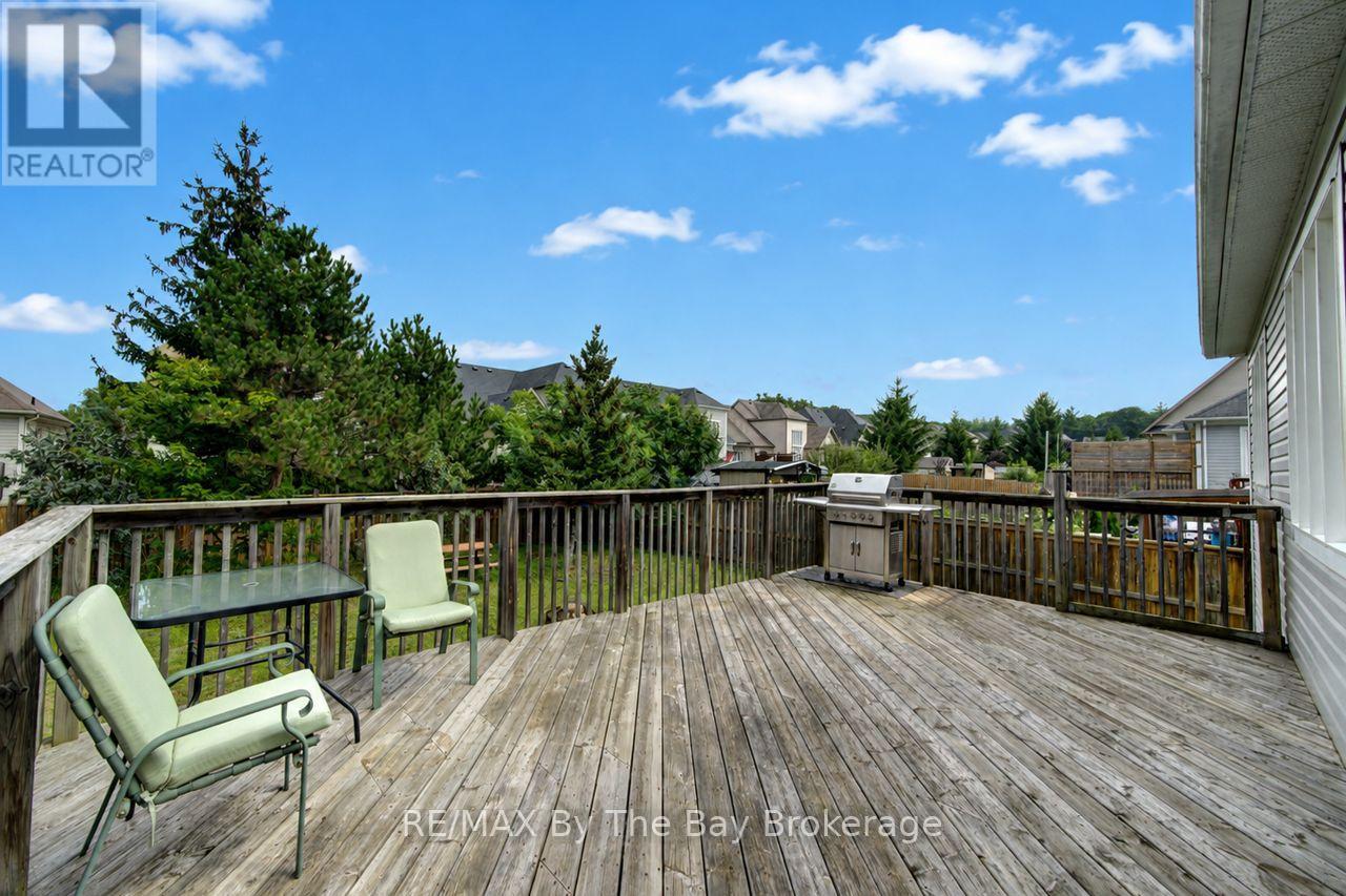 11 Grand Poplar Lane, Wasaga Beach, Ontario  L9Z 0C7 - Photo 10 - S13737124