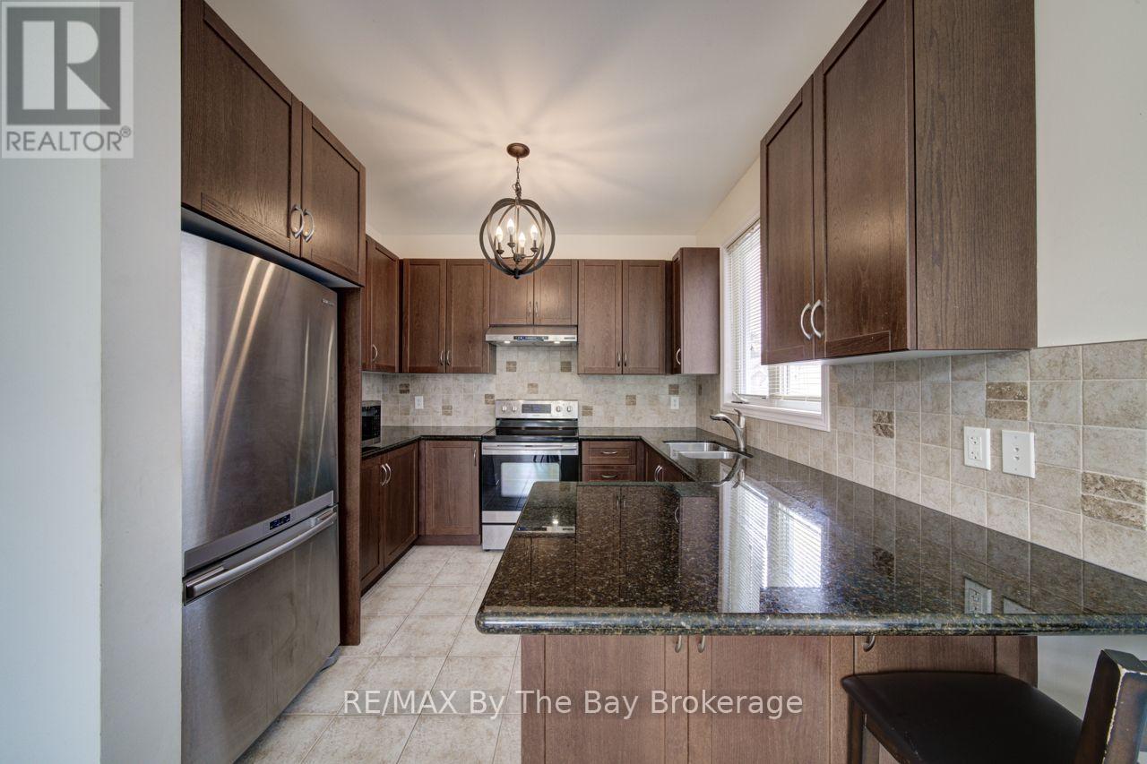 11 Grand Poplar Lane, Wasaga Beach, Ontario  L9Z 0C7 - Photo 14 - S13737124