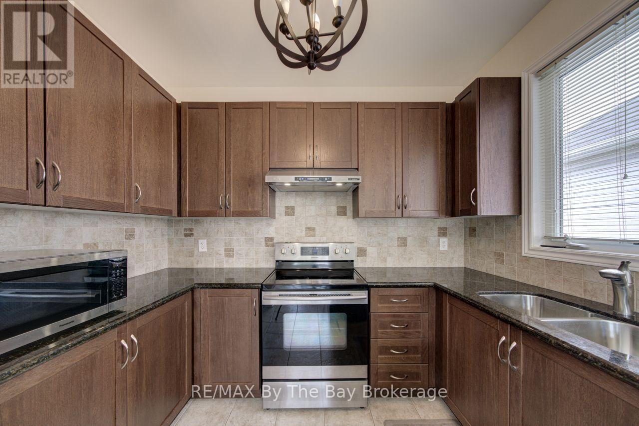 11 Grand Poplar Lane, Wasaga Beach, Ontario  L9Z 0C7 - Photo 17 - S13737124