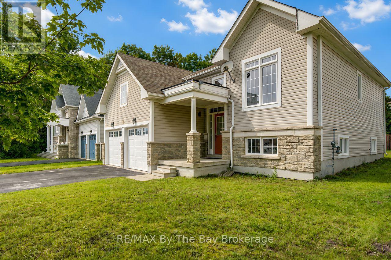 11 Grand Poplar Lane, Wasaga Beach, Ontario  L9Z 0C7 - Photo 3 - S13737124