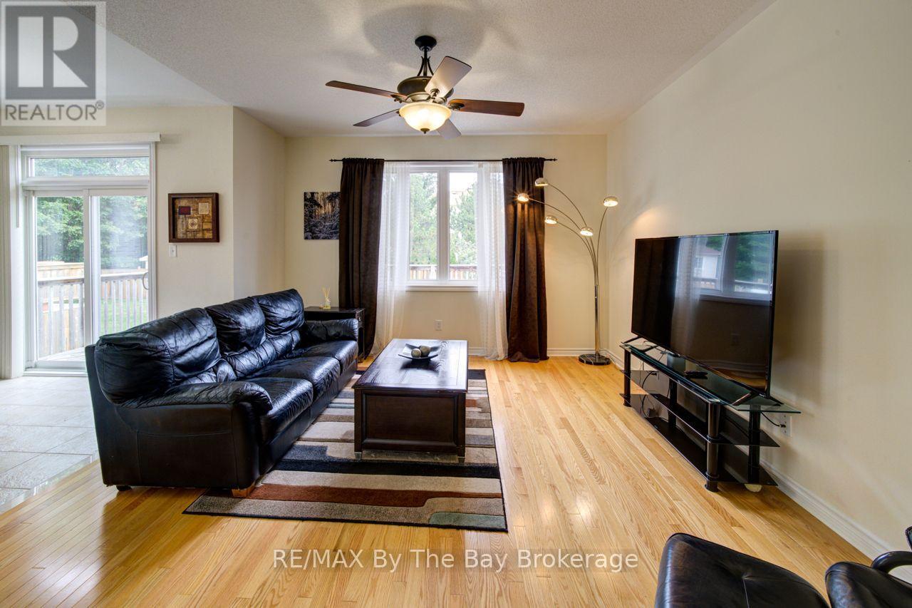 11 Grand Poplar Lane, Wasaga Beach, Ontario  L9Z 0C7 - Photo 6 - S13737124