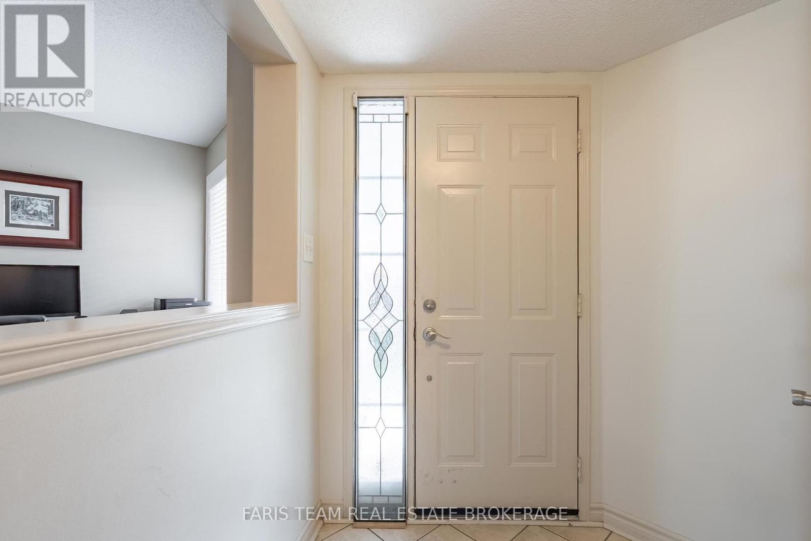 4 Bluegrass Drive, Barrie, Ontario  L4N 9N6 - Photo 4 - S13670056