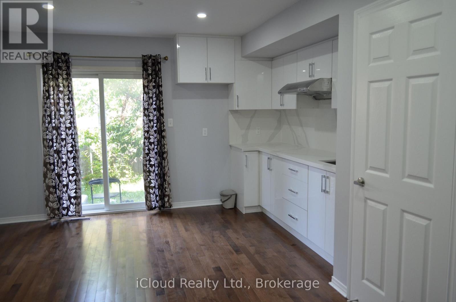Studio - 319 Aspendale Crescent, Mississauga, Ontario  L5W 0E7 - Photo 2 - W13737194