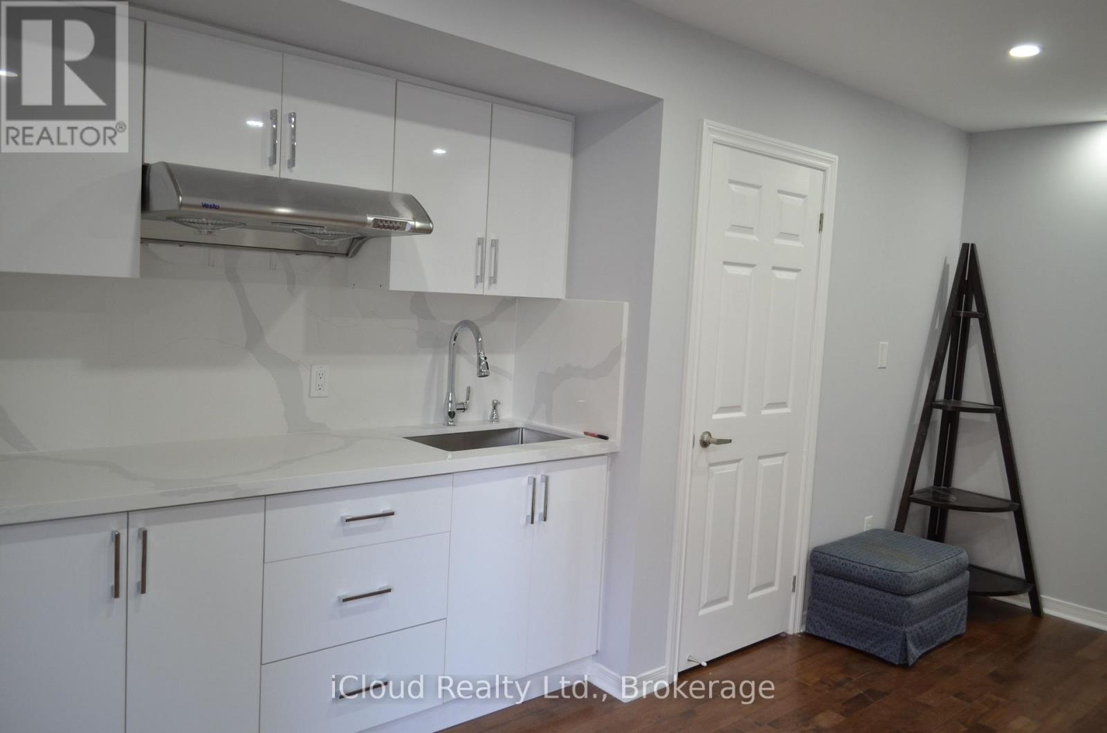 Studio - 319 Aspendale Crescent, Mississauga, Ontario  L5W 0E7 - Photo 7 - W13737194