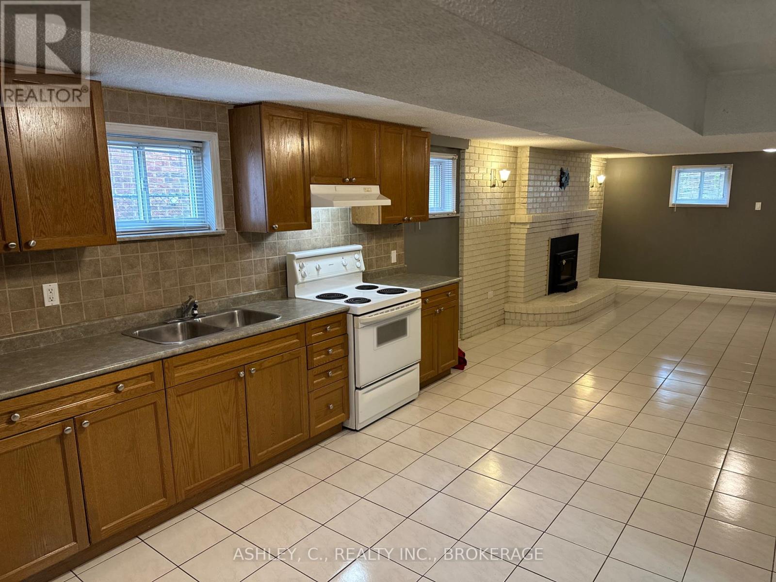 Bsmt - 2546 Palisander Avenue, Mississauga, Ontario  L5B 2L2 - Photo 2 - W13737234