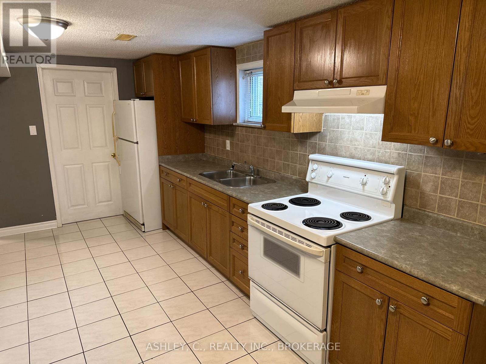 Bsmt - 2546 Palisander Avenue, Mississauga, Ontario  L5B 2L2 - Photo 3 - W13737234