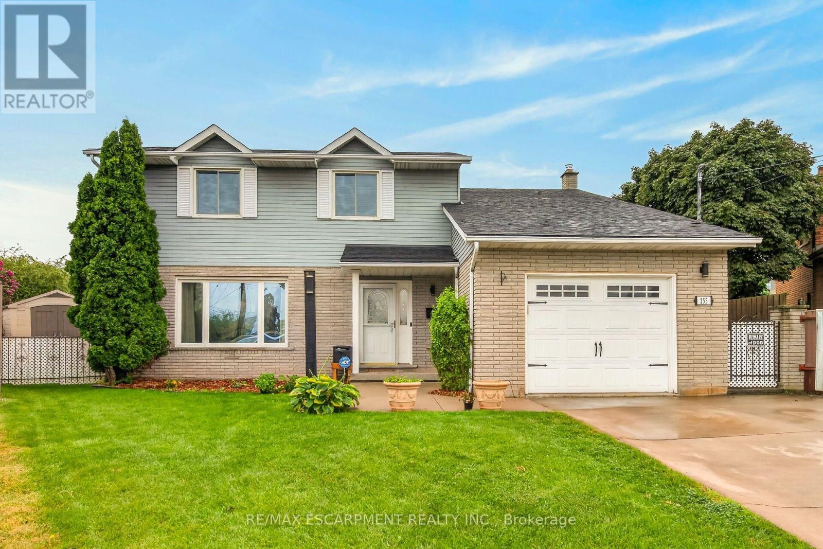 253 Highridge Avenue, Hamilton, Ontario  L8E 3P6 - Photo 2 - X13737020