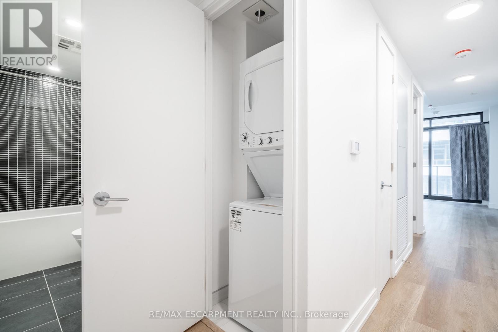 1219 - 1 Jarvis Street, Hamilton, Ontario  L8R 3J2 - Photo 4 - X13737060