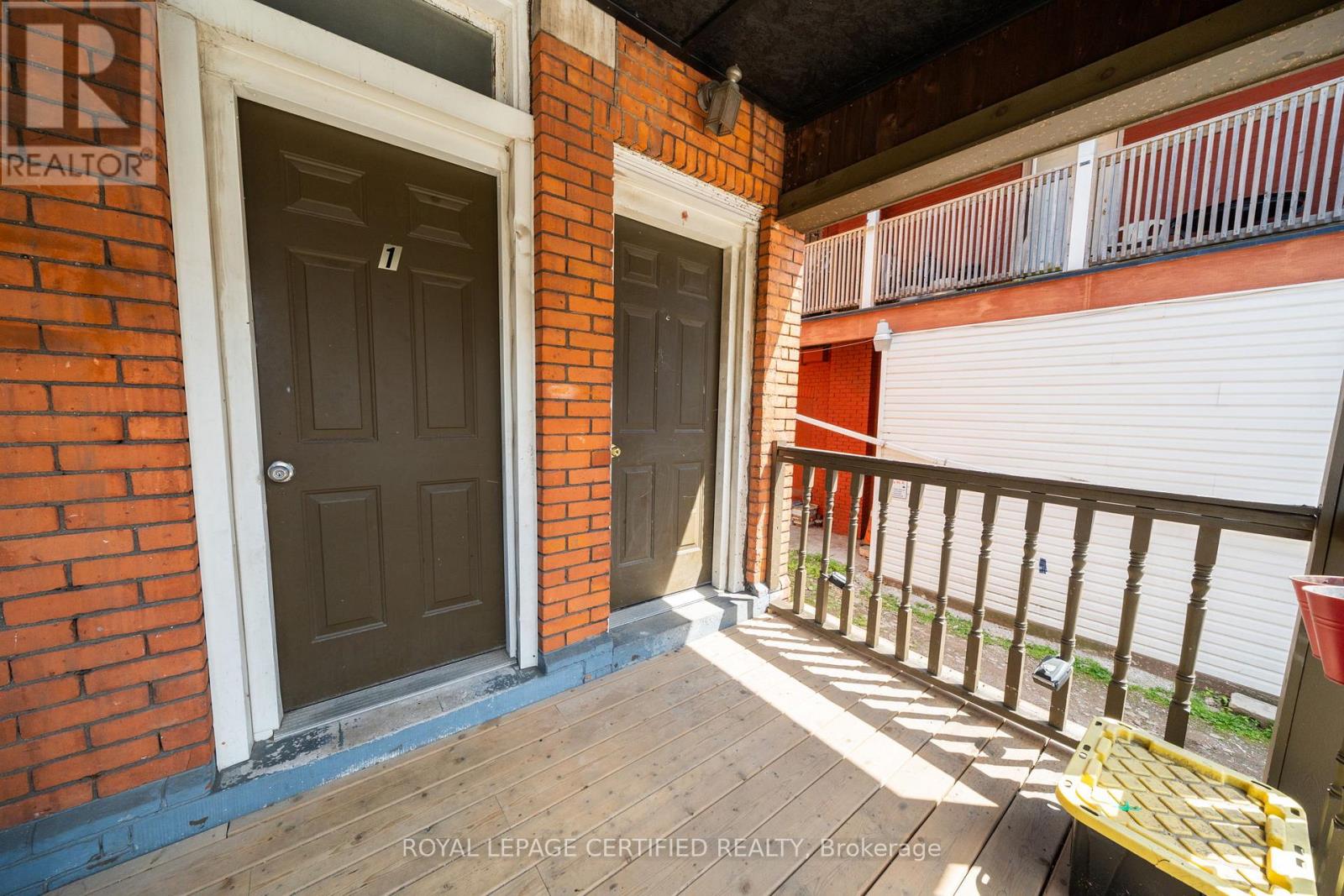 10 Fairleigh Avenue N, Hamilton, Ontario  L8L 6H2 - Photo 3 - X13737250