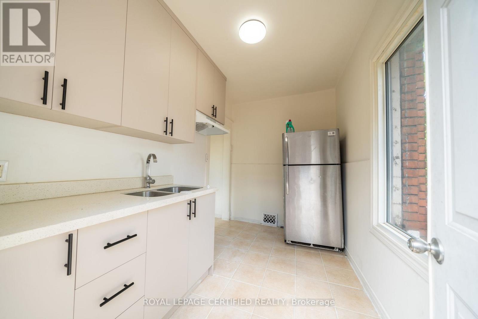 10 Fairleigh Avenue N, Hamilton, Ontario  L8L 6H2 - Photo 4 - X13737250